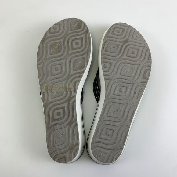 Clarks Liya Bevin Sandal Thong Slip On Low Wedge Black Metallic Cut Out Women 11 - Picture 15 of 15